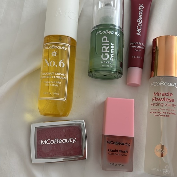 MCo Beauty Bundle makeup set - Picture 2 of 5